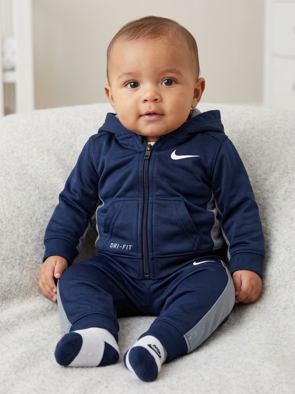 Size 3-6 months Nike Dri-FIT Baby Thermal Hoodie & Joggers 2-Pc Tracksuit Set